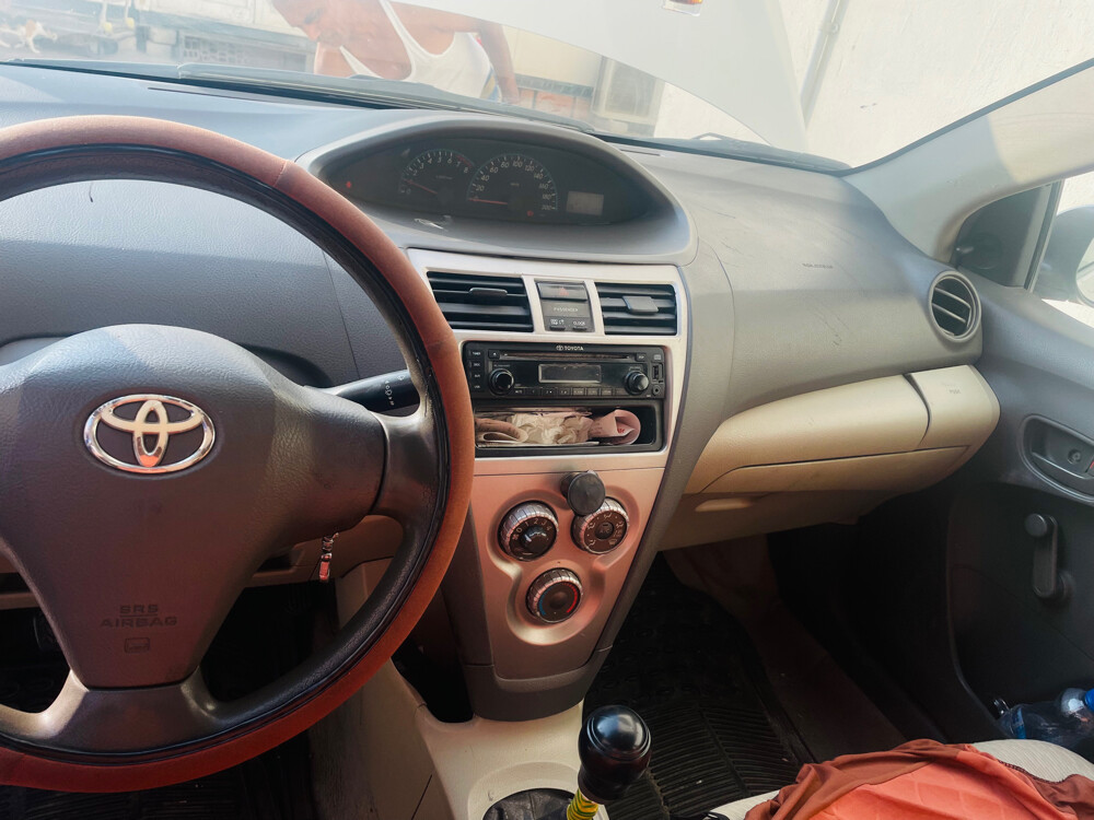 Toyota Yaris 2011 - 3