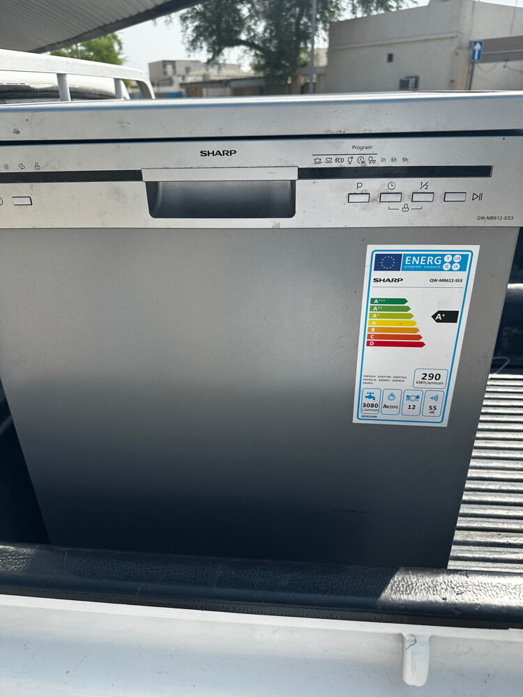 sharf dishwasher in good condition  - 3
