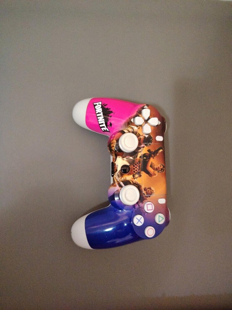 play station 4 - 4