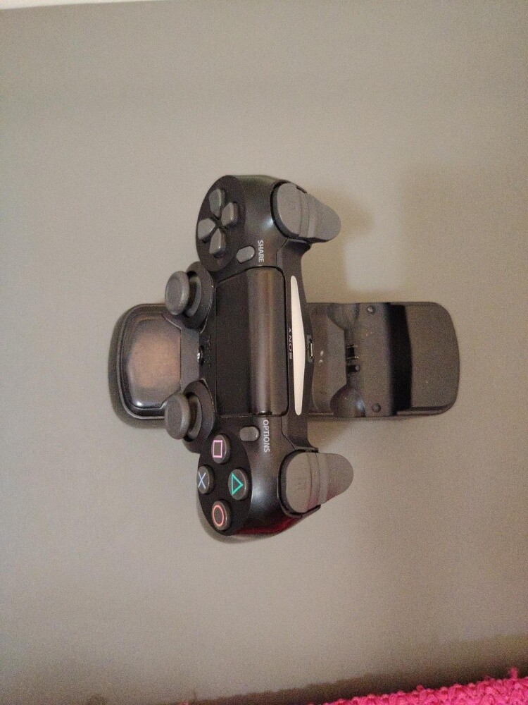 play station 4 - 3