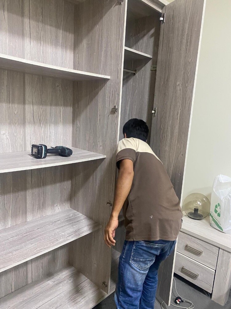 نجار متخصص في تفكيك وتركيب وإصلاح - 2