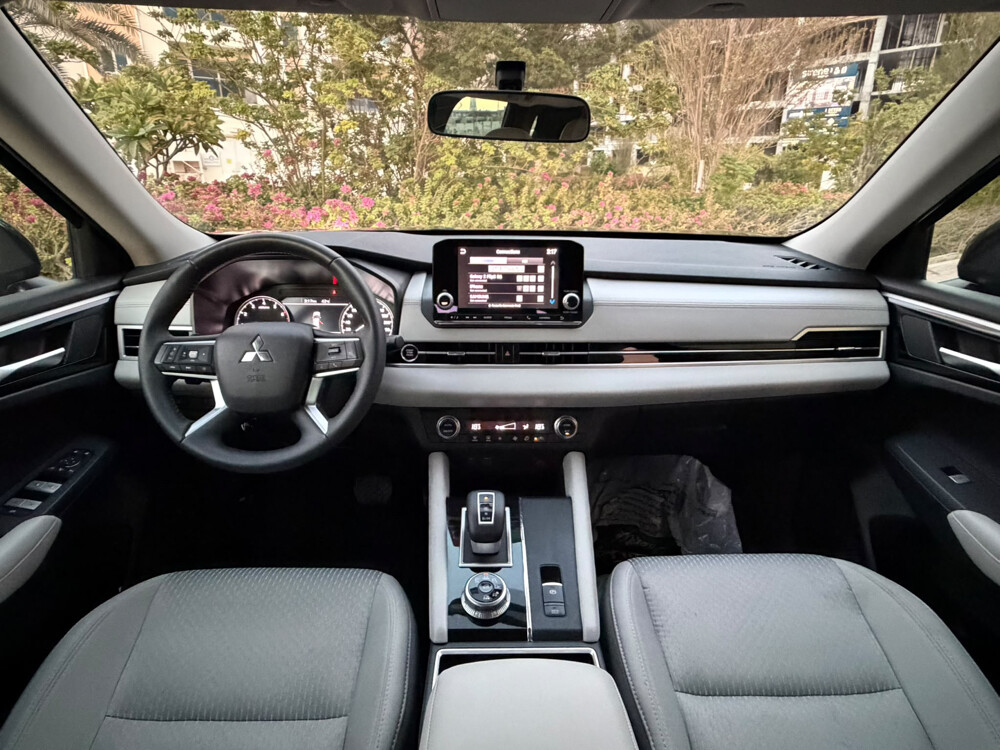 2025 Mutsubishi Outlander 2.5 - 10