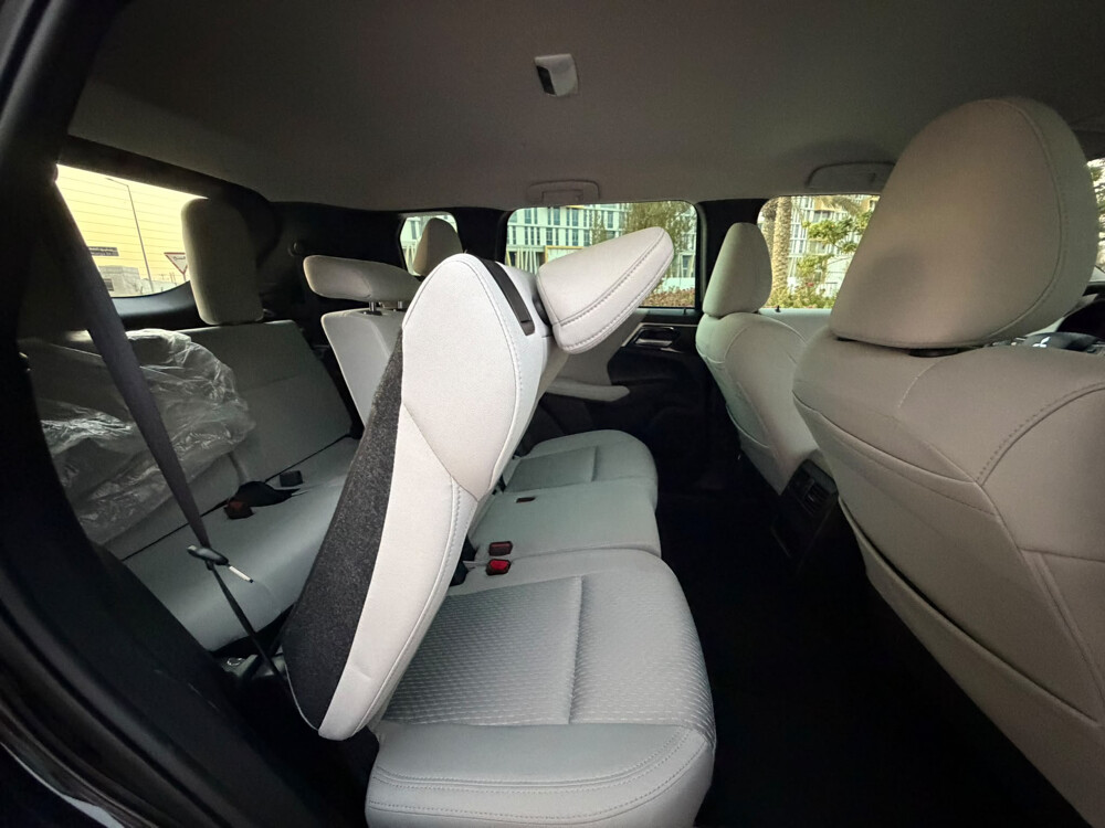 2025 Mutsubishi Outlander 2.5 - 3