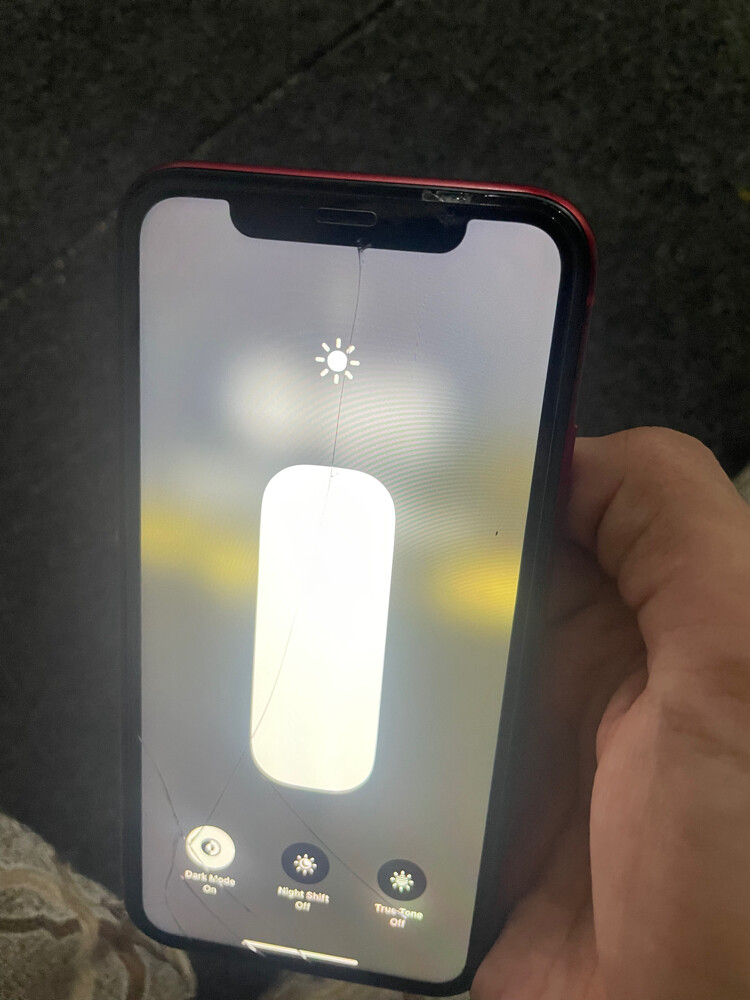 iPhone XR  - 5