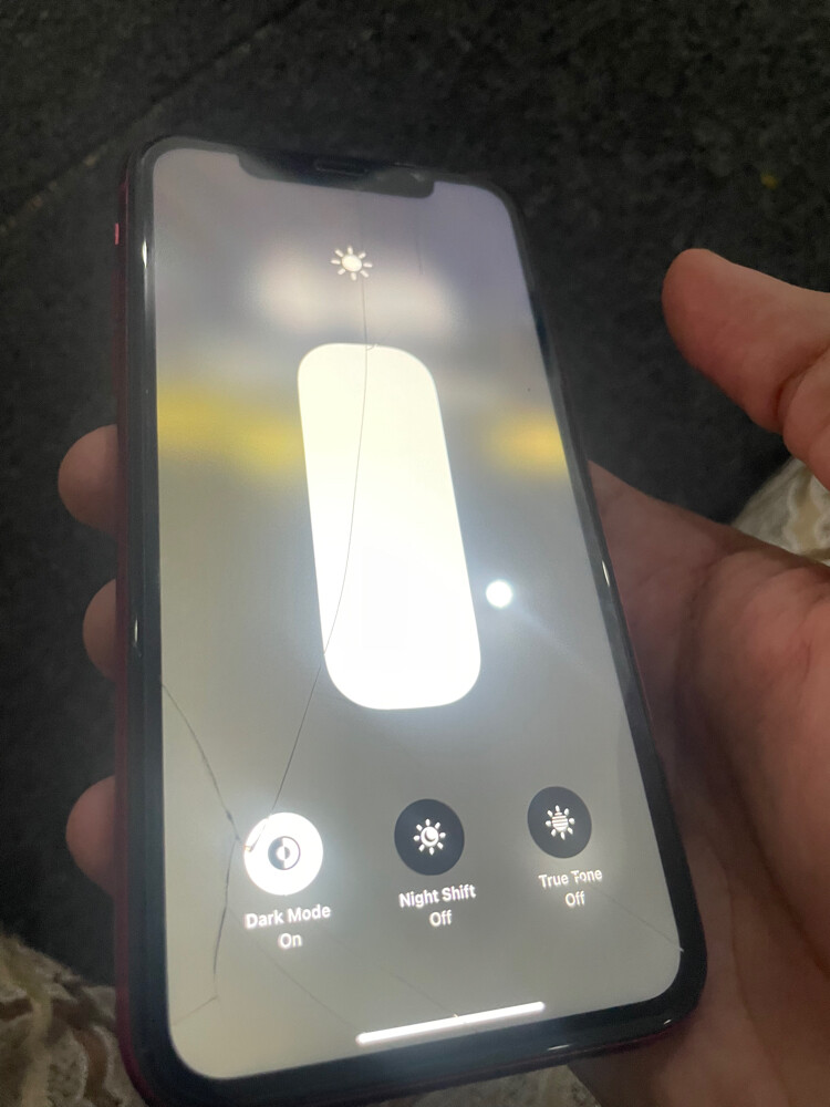 iPhone XR  - 4