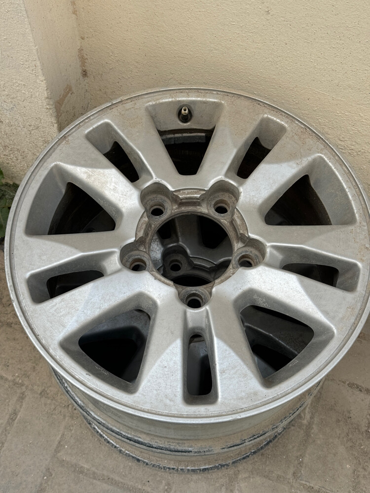 original land cruiser 200 Rims - 1