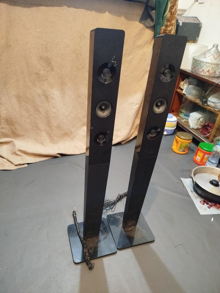 tallboy speakers from a Philips 5.1 - 1