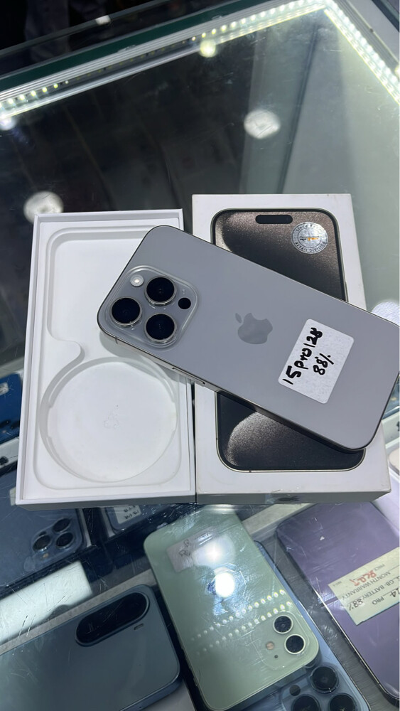 iPhone 15 pro natural titanium  - 1