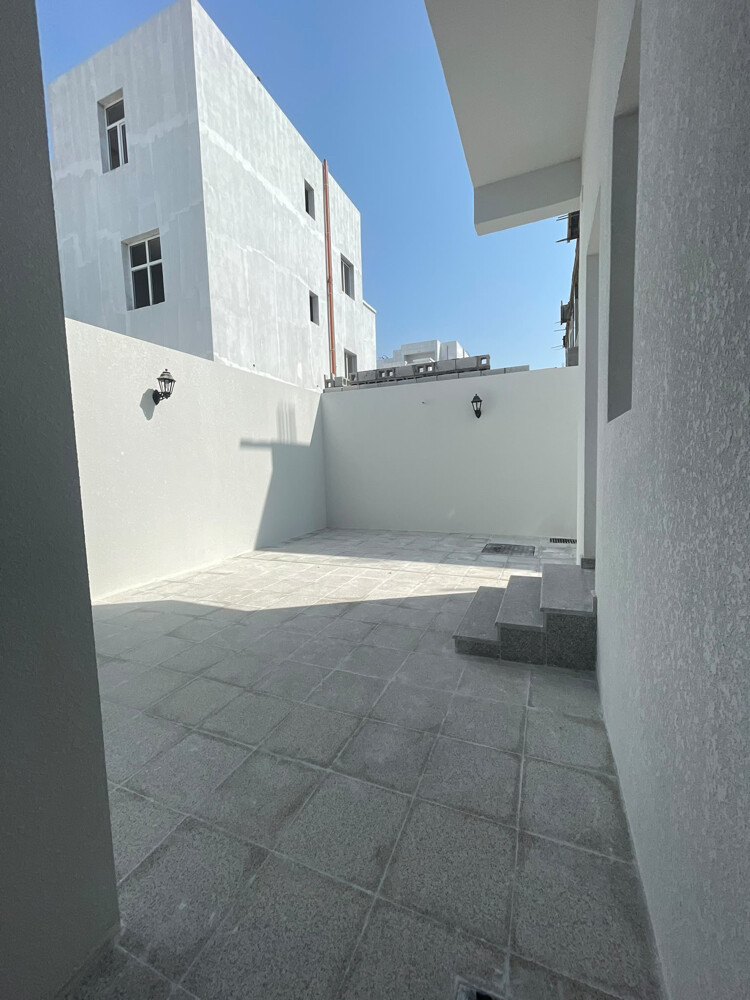 للإيجار فيلاجديدةً المطار الإسكان - 8