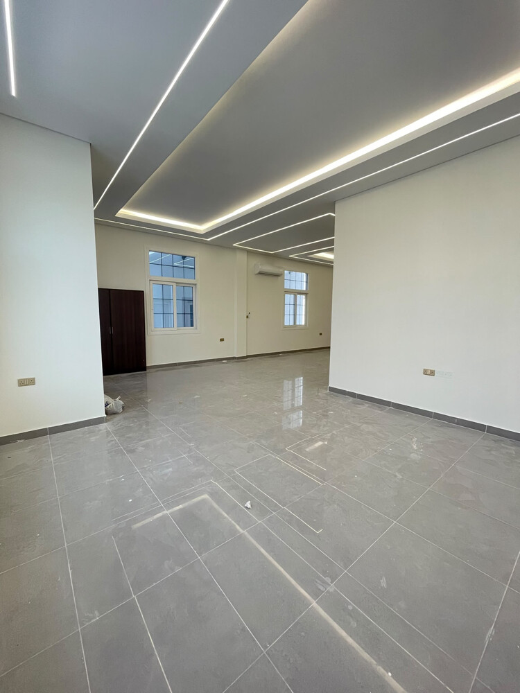 للإيجار فيلاجديدةً المطار الإسكان - 5