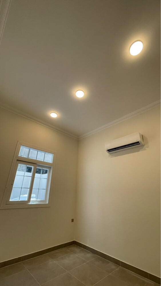للإيجار فيلاجديدةً المطار الإسكان - 10