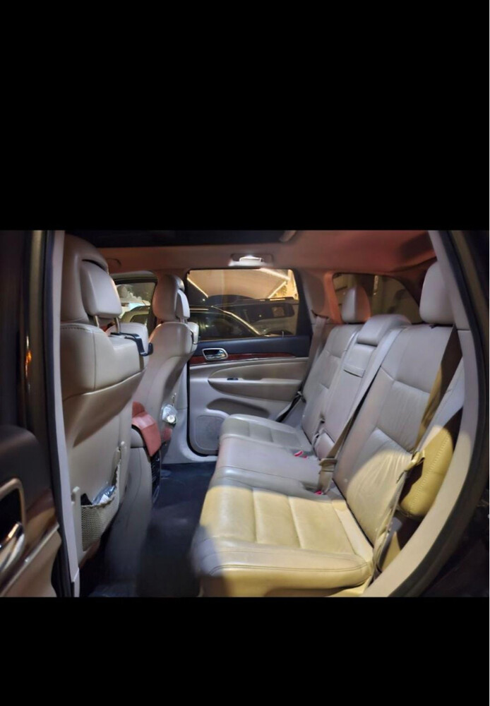 Jeep Grand Cherokee - 12