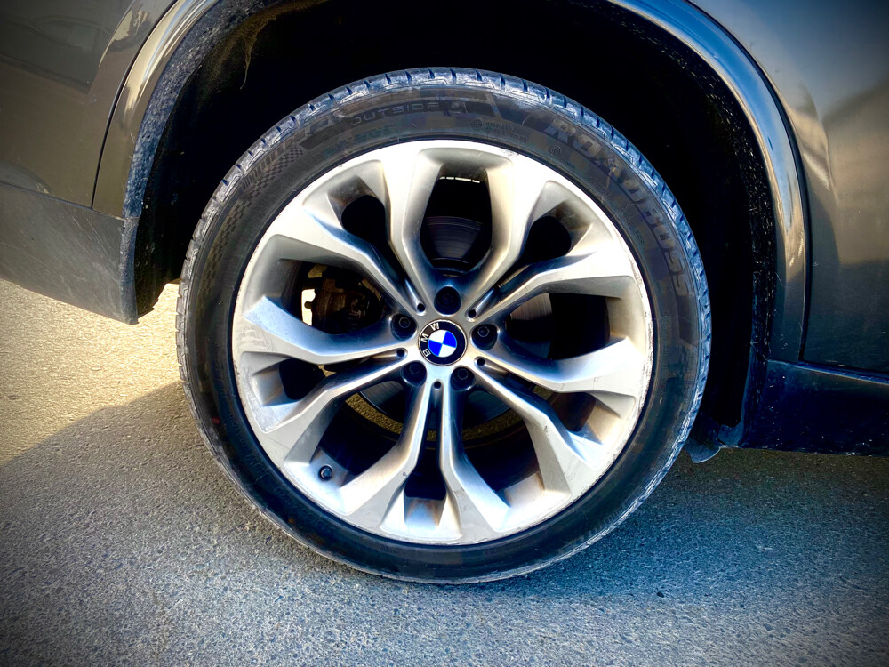 BMW X5 50i. - 2