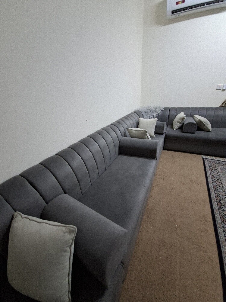Grey sofa with 7 back cushions and - 3