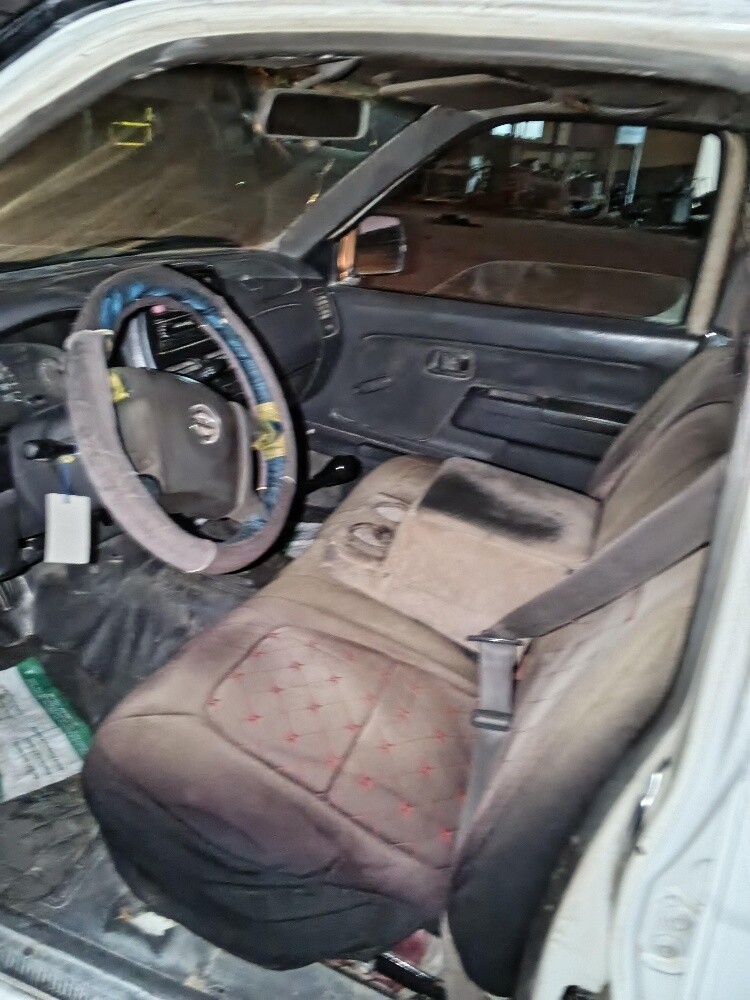 Nisan pick-up - 3