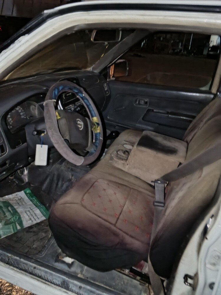 Nisan pick-up - 4