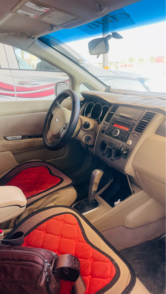 Nissan tiida 2013 family car  - 3