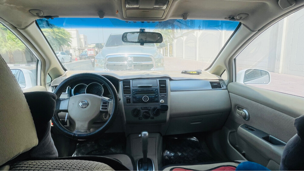 Nissan tiida 2013 family car  - 4
