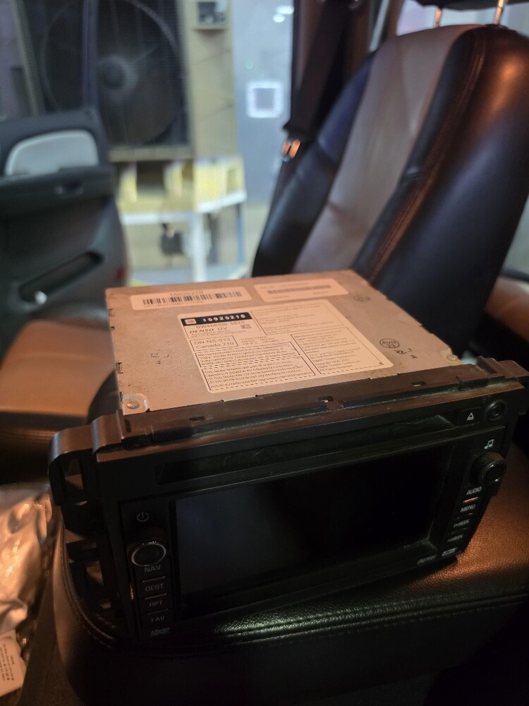 radio & screen for Tahoe - 2
