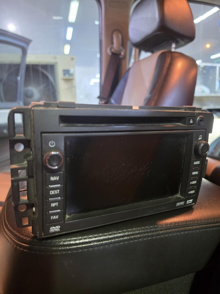 radio & screen for Tahoe - 1