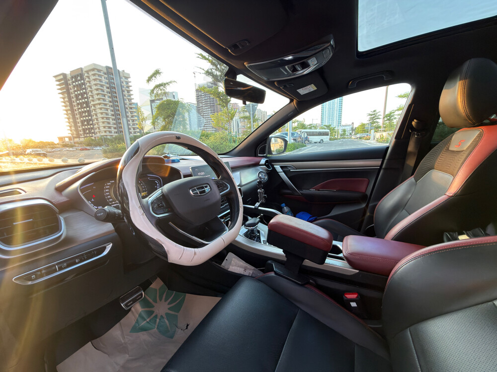 Geely coolray  - 8