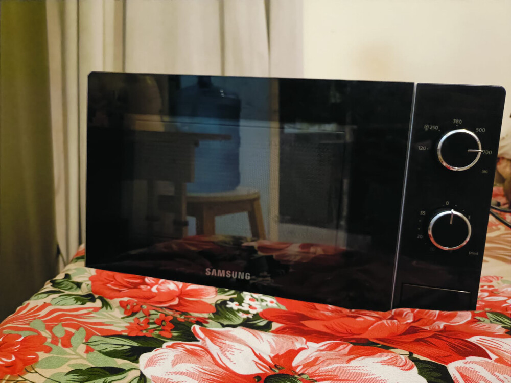 Samsung Microwave - 1