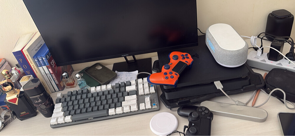 ps4 1tb with 2 official controllers - 1