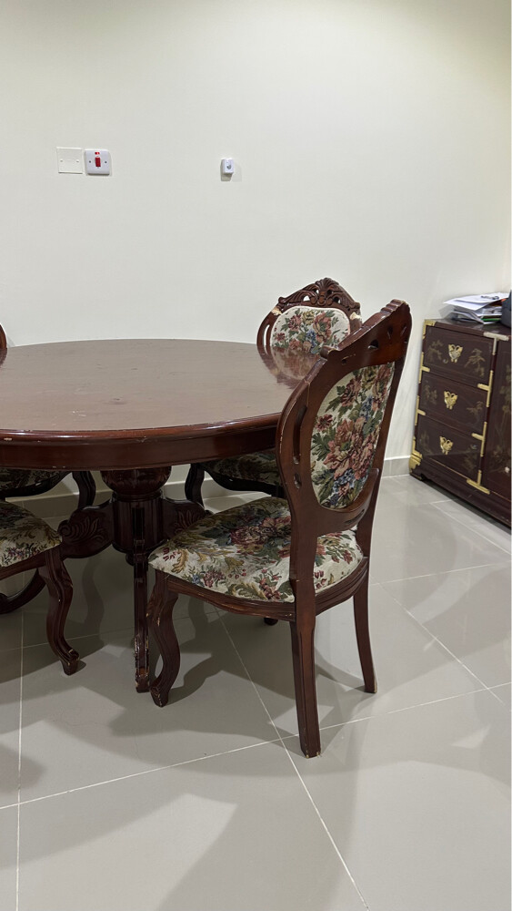 طاولة طعام مع كراسي - 3
