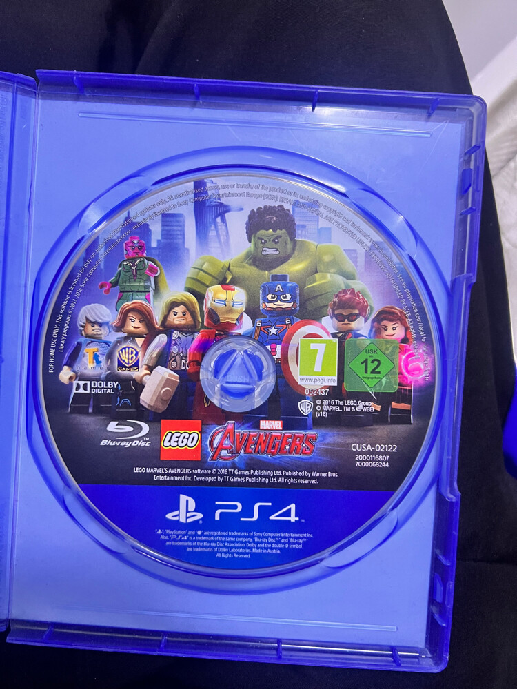 PS4 pro 1TB + 2 controller + games - 8