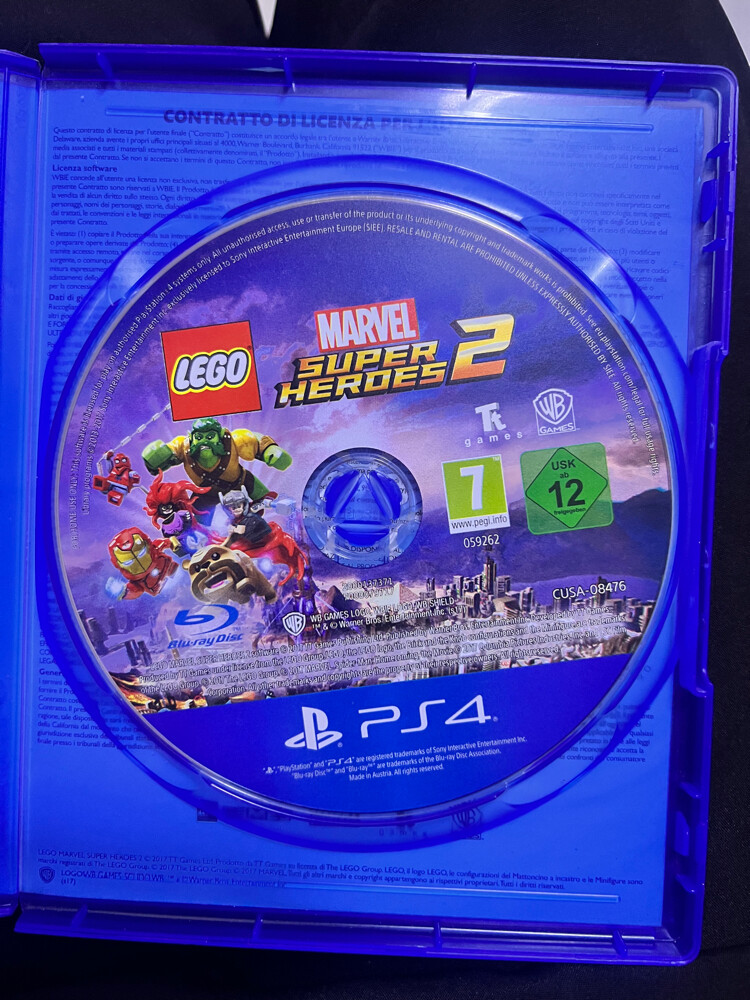 PS4 pro 1TB + 2 controller + games - 3