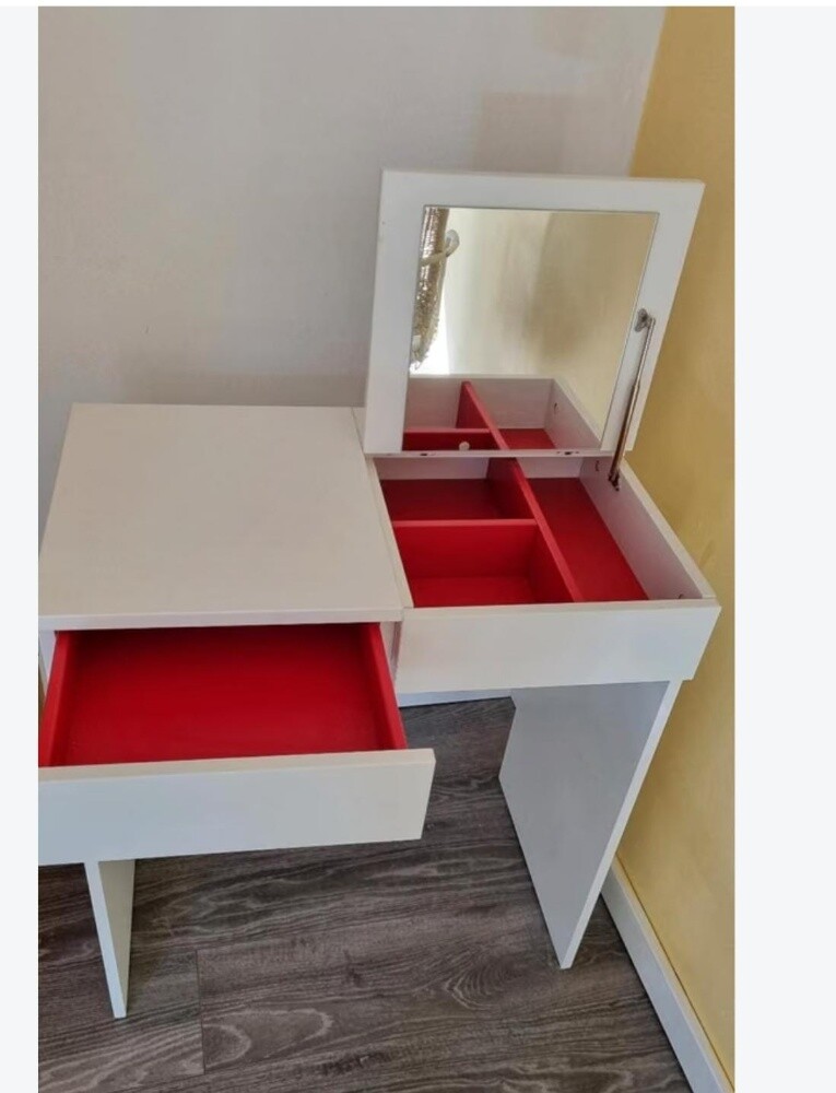 Modern Makeup Vanity Table - 2