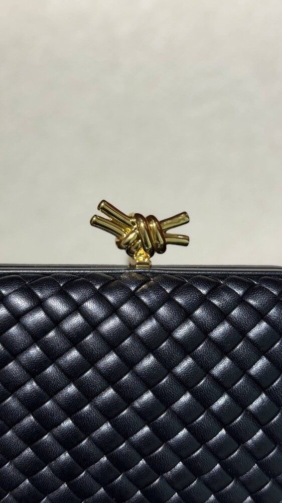 BVG Knot Clutch Black - 1