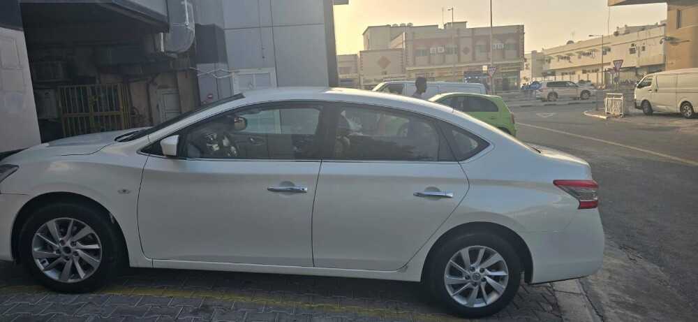 Nissan Sentra low mileage - 5