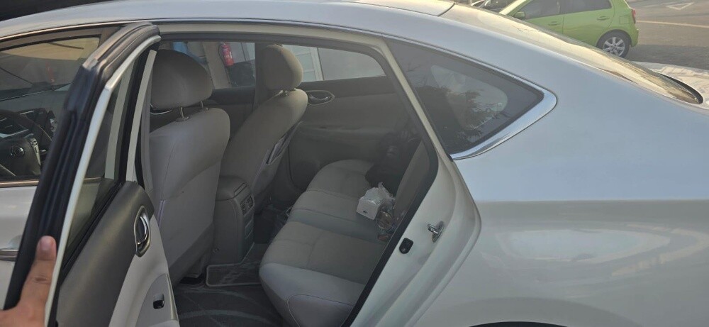 Nissan Sentra low mileage - 10