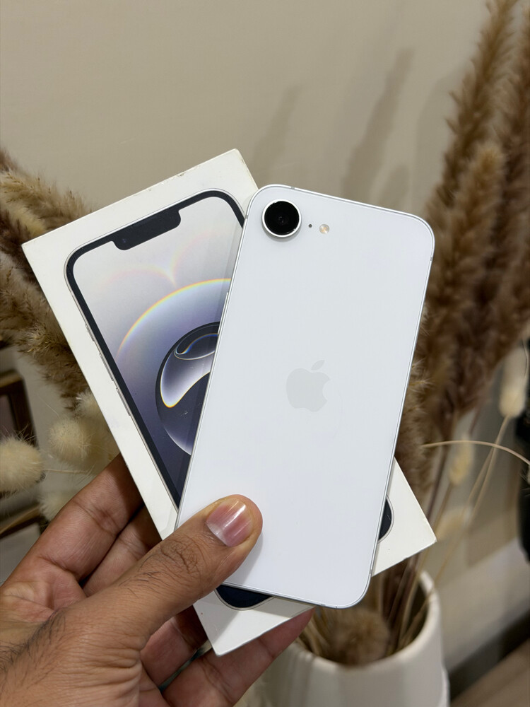 iPhone 16e 256 GB Battery 96 - 1