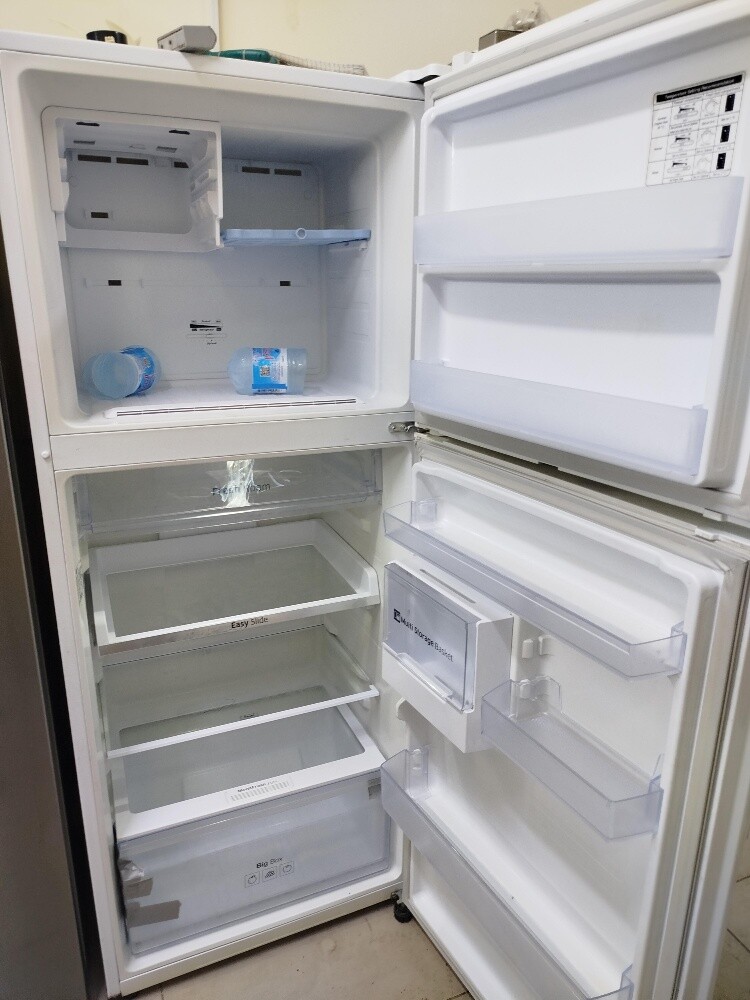 Samsung medium size fridge for sale - 2