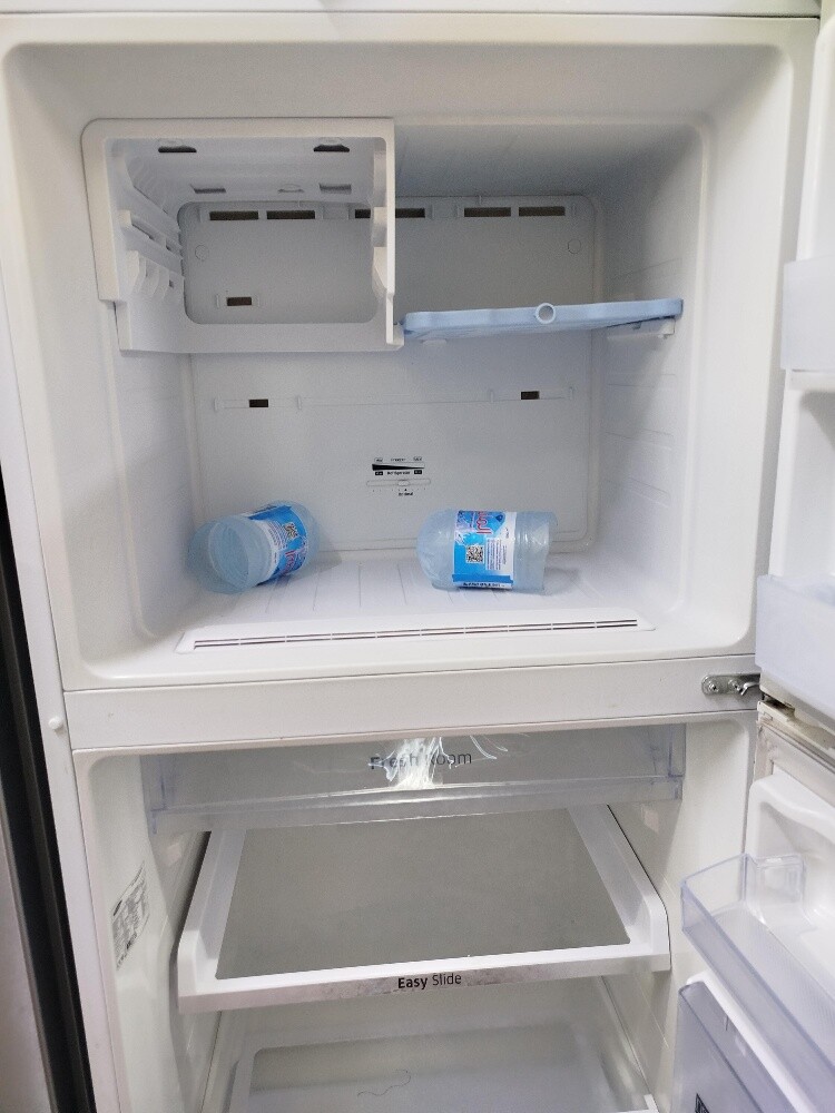 Samsung medium size fridge for sale - 4