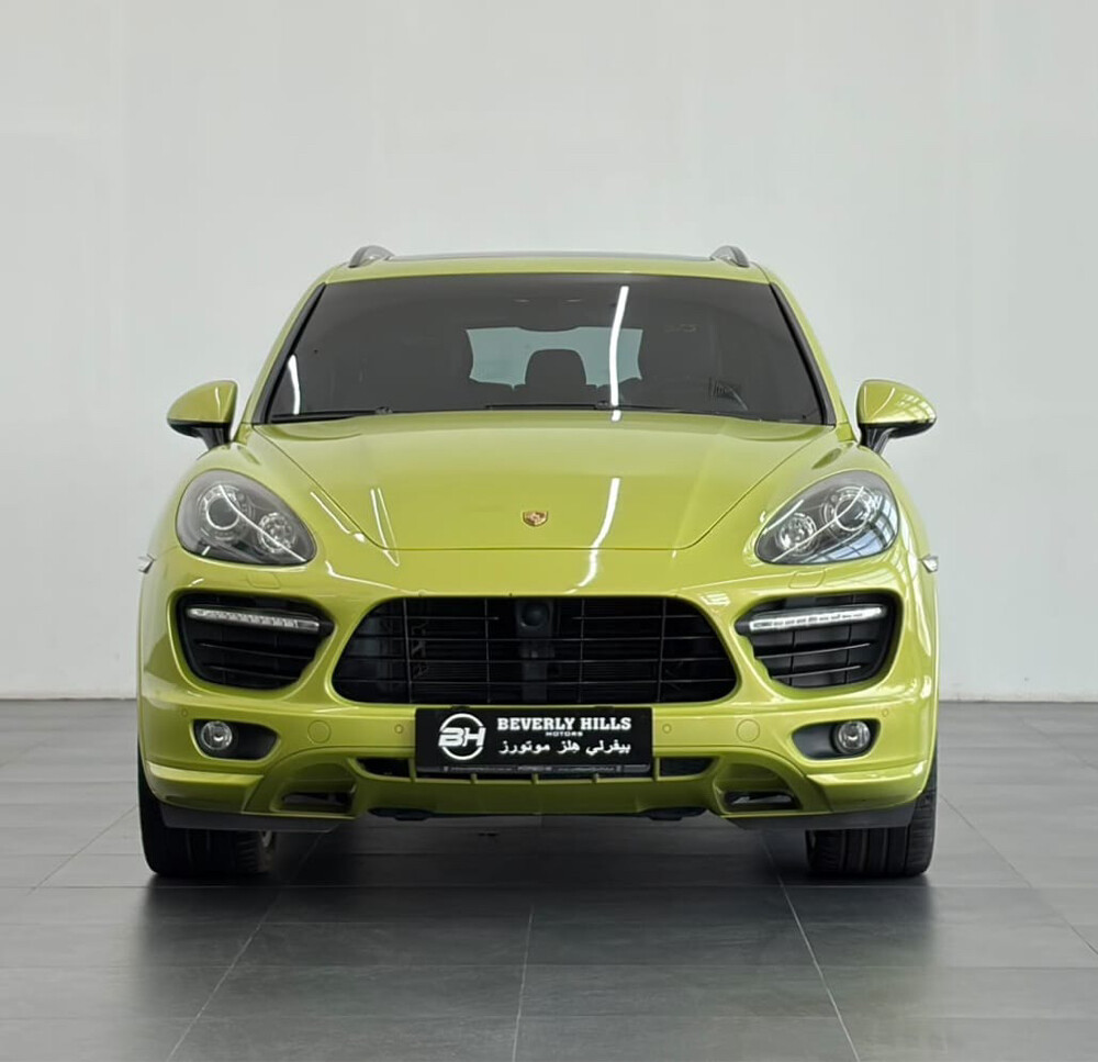 2013 Porsche Cayenne GTS - 3