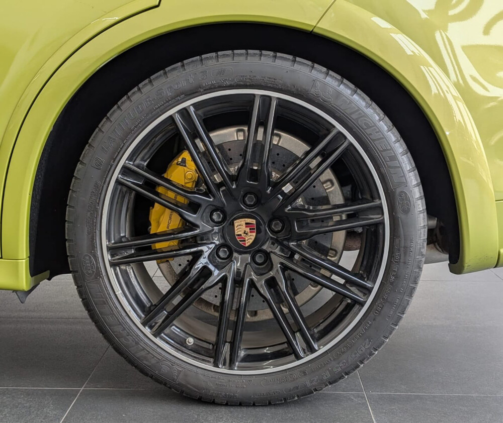2013 Porsche Cayenne GTS - 5