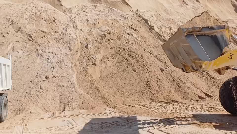 رمل مغسول . رمل بلاستر  طين زراعي - 1