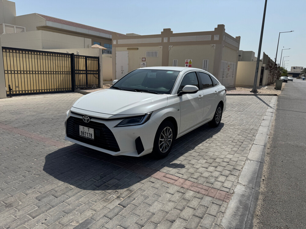 ياريس اصفار - 1