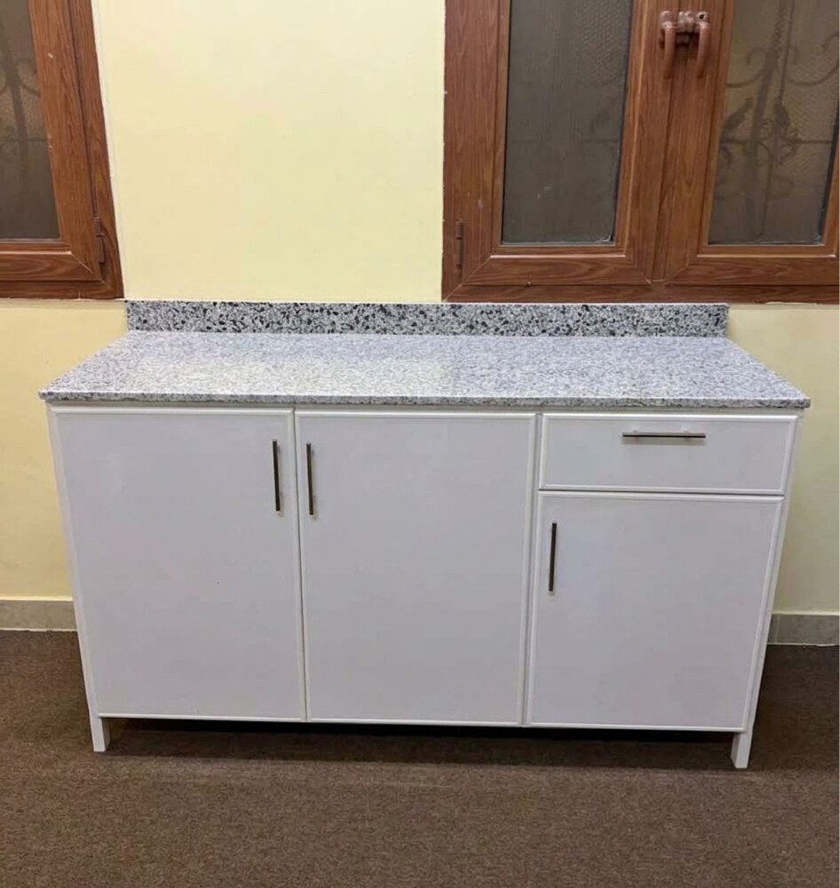 We are selling kitchen cabinet - 3