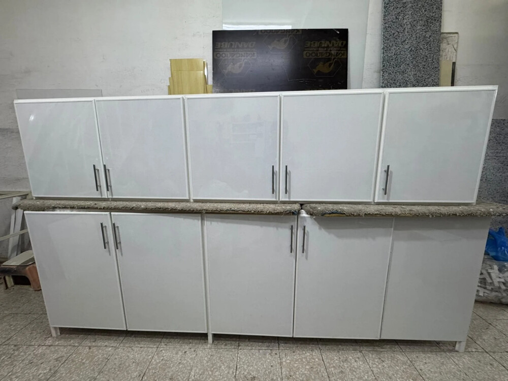 We are selling kitchen cabinet - 4
