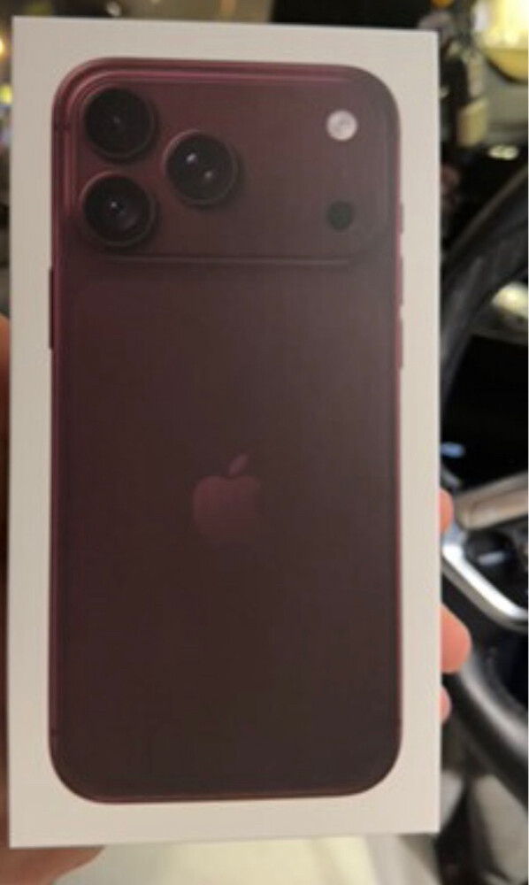 iPhone 18 promax 2tb burgundy - 1