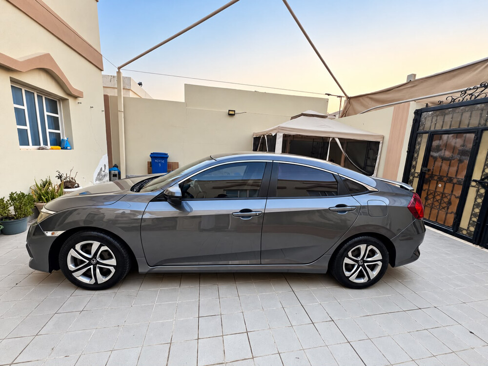 Honda Civic 2017 perfect condition - 2