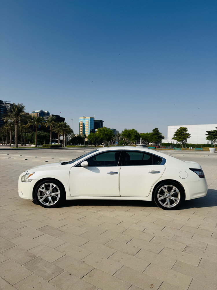 Nissan Maxima Low Mileage - 4