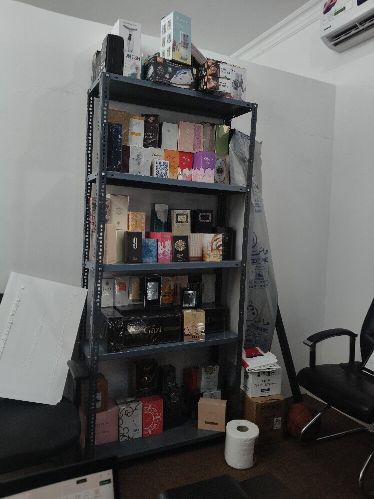 branded perfume store clearing sell - 1