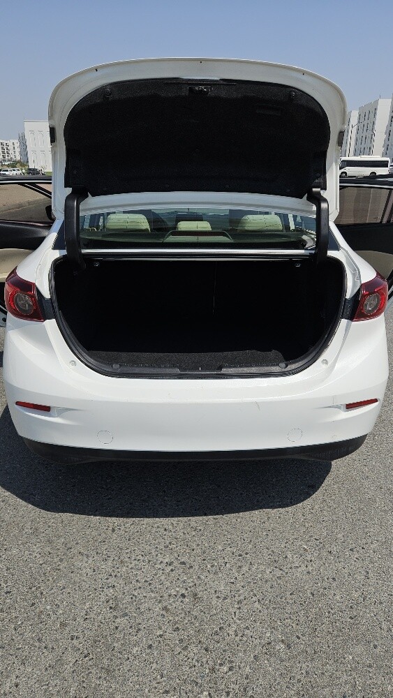 Mazda 3 2018 White - 9