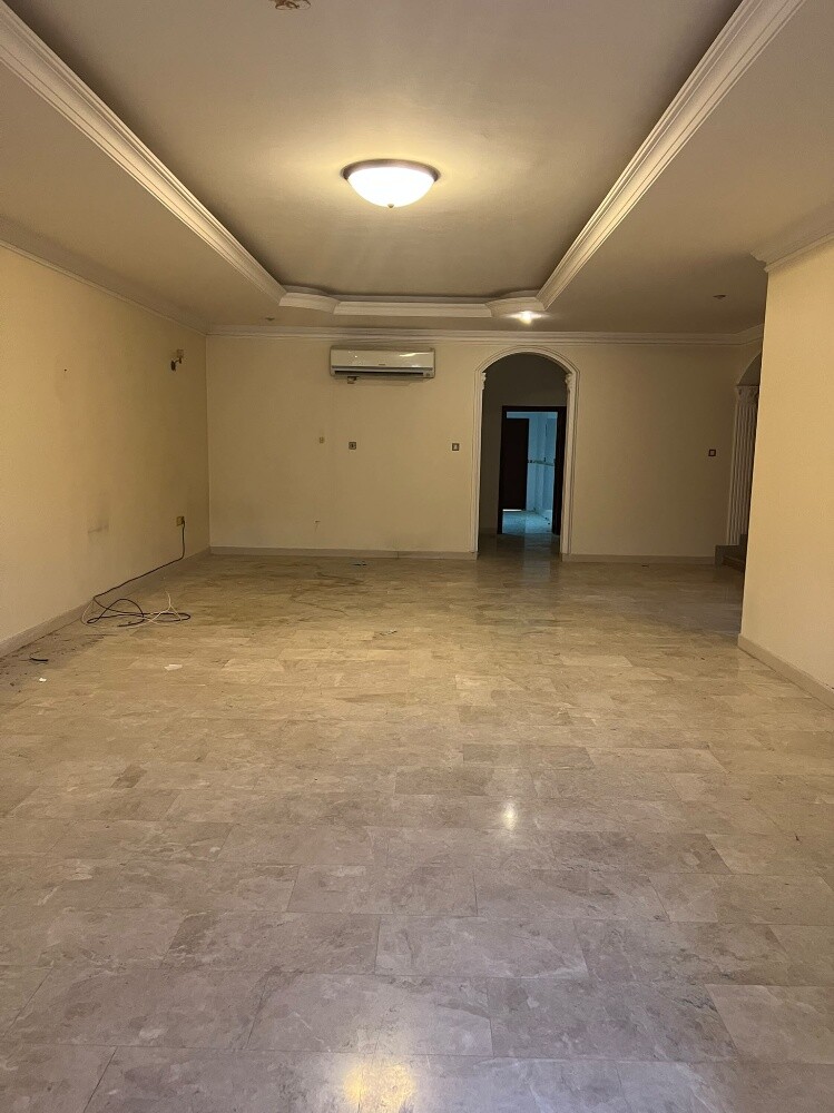 للبيع بيت ببني هاجر 1695متر - 2
