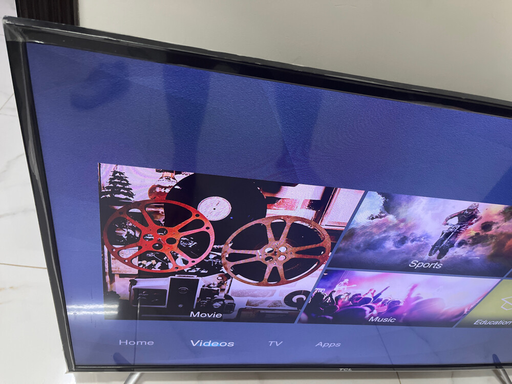 TCL 49" Smart TV 2k - 2